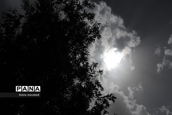 قلم سفید آسمان