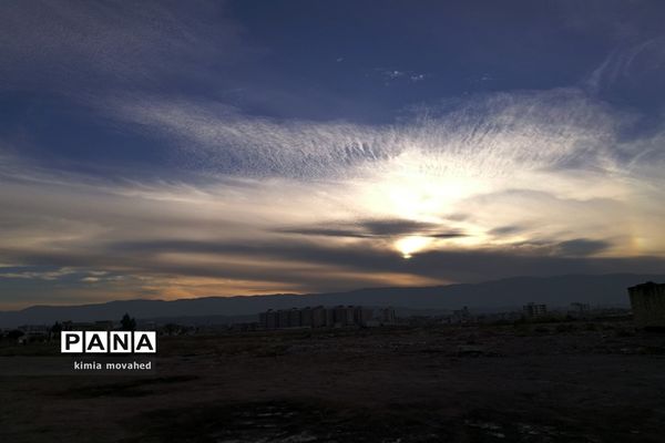 قلم سفید آسمان