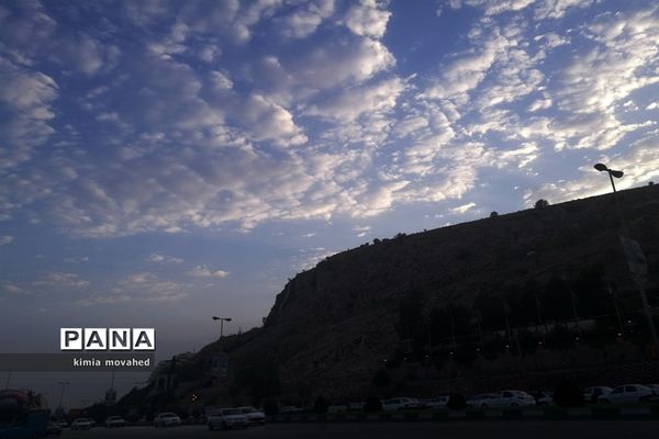 قلم سفید آسمان