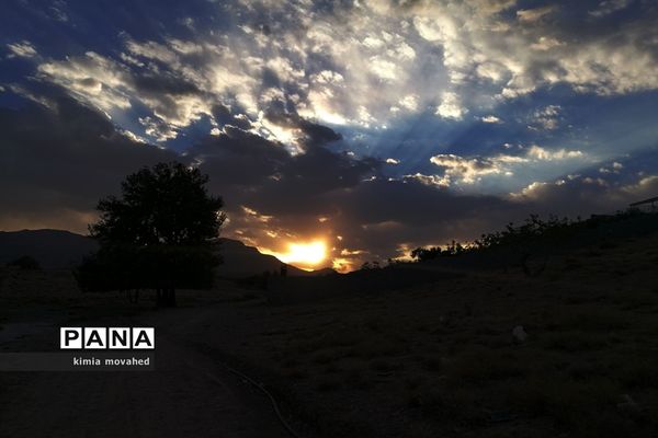 قلم سفید آسمان