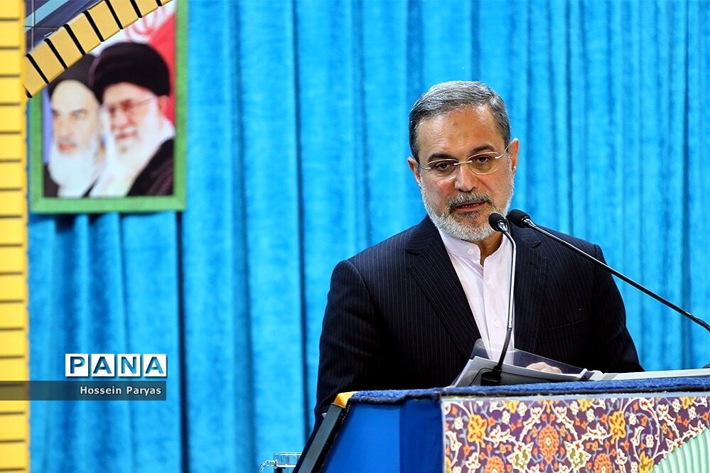 نماز جمعه تهران با سخنرانی پیش‌ از خطبه وزیر آموزش و پرورش