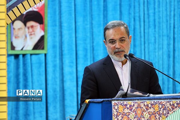 نماز جمعه تهران با سخنرانی پیش‌ از خطبه وزیر آموزش و پرورش