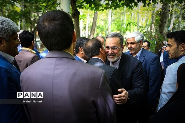 دیدار وزیر آموزش و پرورش با جمعی از معلمان برگزیده کشور