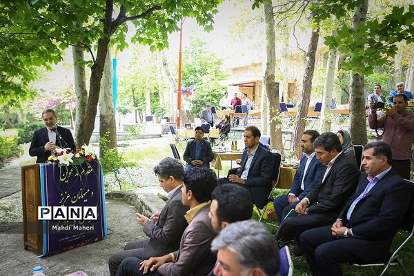 دیدار وزیر آموزش و پرورش با جمعی از معلمان برگزیده کشور