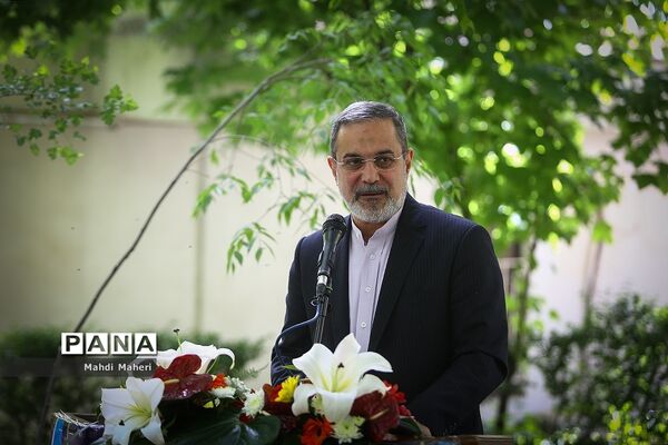 دیدار وزیر آموزش و پرورش با جمعی از معلمان برگزیده کشور