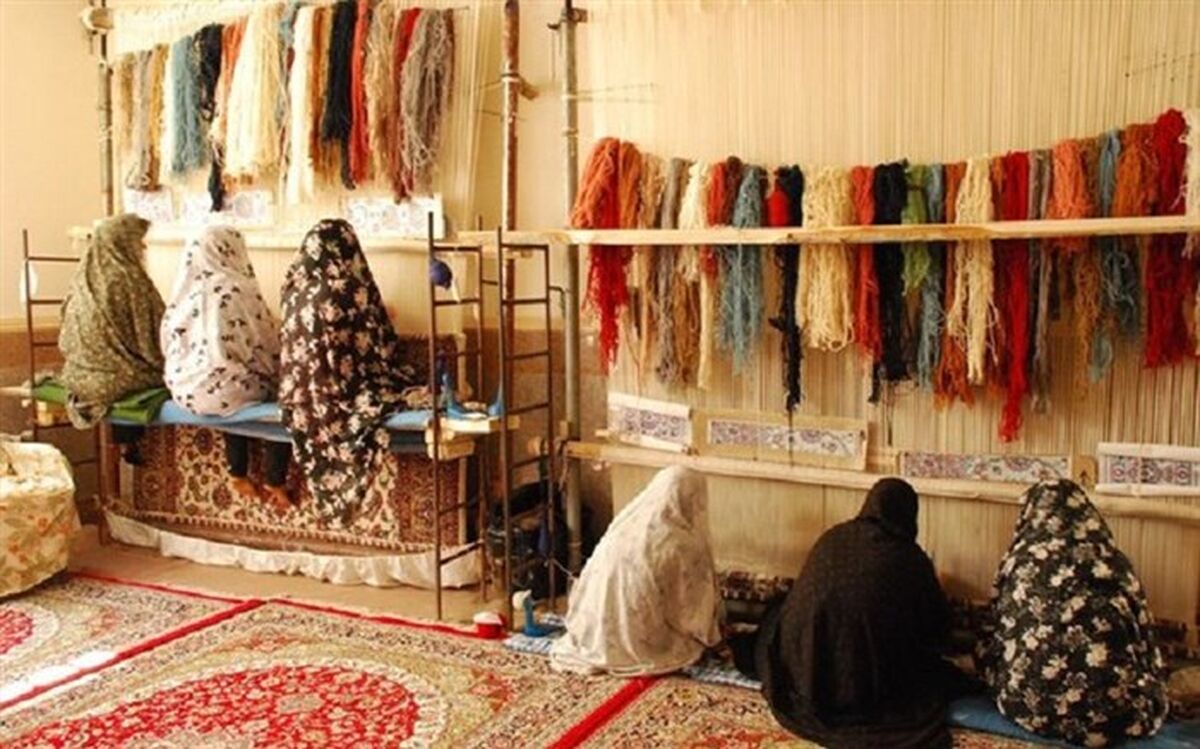 اهدای فرش بانوان روستای معدن قلعه زری برای بازسازی عتبات عالیات