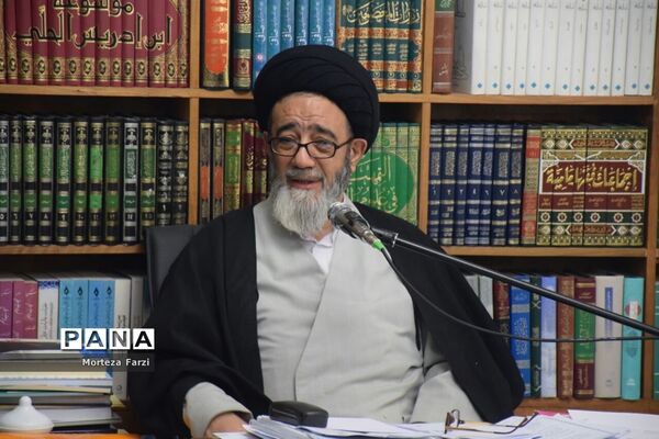 دیدار فرهنگیان و معلمین منتخب استان با امام جمعه تبریز
