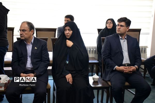 دیدار فرهنگیان و معلمین منتخب استان با امام جمعه تبریز