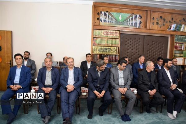 دیدار فرهنگیان و معلمین منتخب استان با امام جمعه تبریز