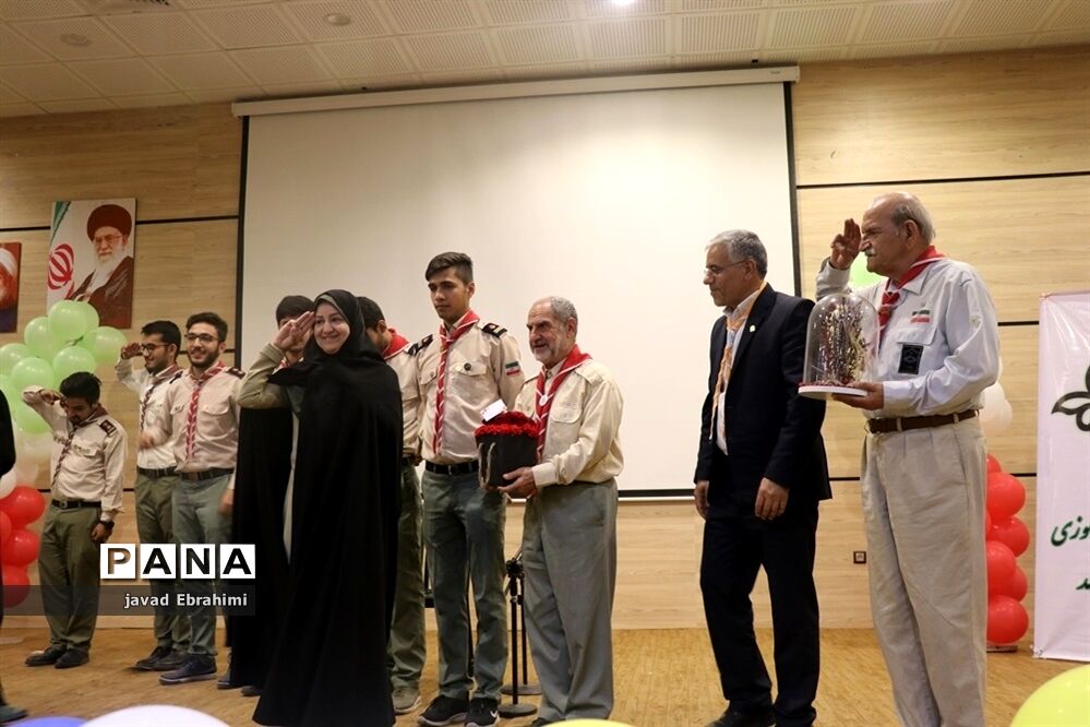 تجلیل از مربیان پیشتاز سازمان دانش‌آموزی ناحیه 4 مشهد