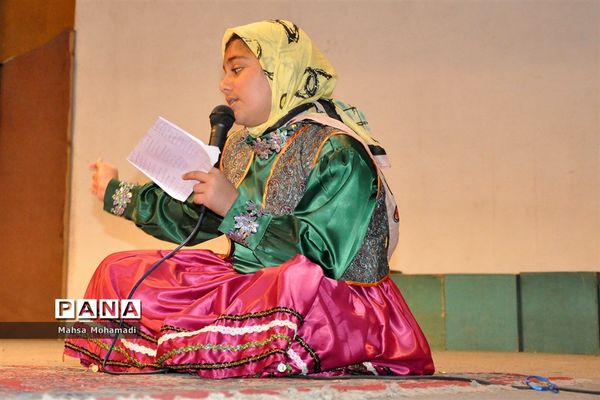 تجلیل از مربیان و اعضای برگزیده تشکلات پیشتازان و هلال احمر در بابل