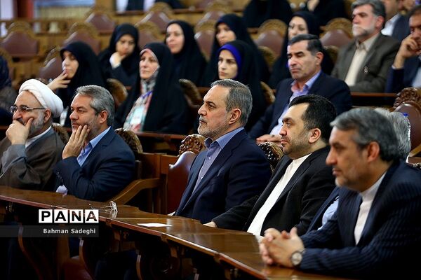 دیدار جمعی از فرهنگیان با رئیس مجلس شورای اسلامی