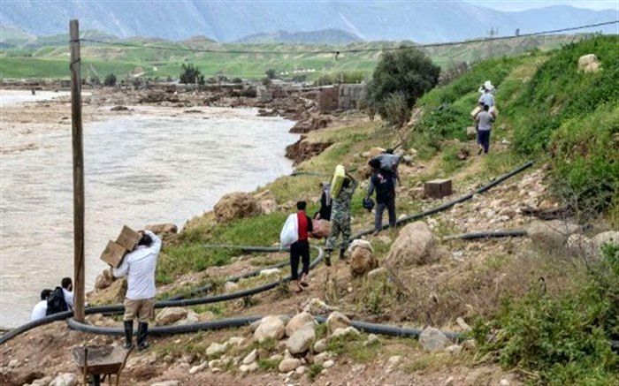 1700 نفر از استان سمنان به کمک سیل زدگان شتافتند