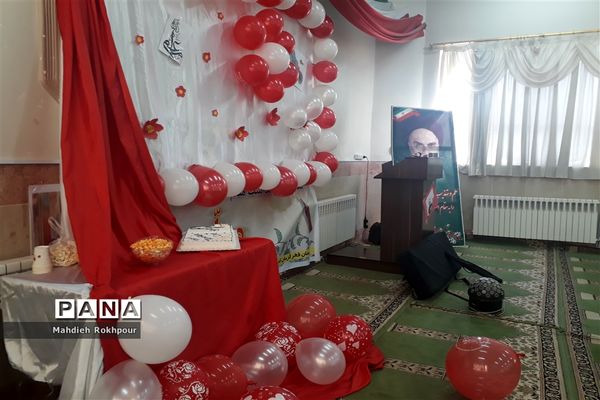 برگزاری جشن روز معلم در دبیرستان فخرالزمان قریب