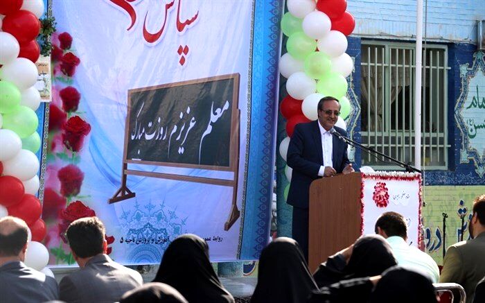 معلمان ، نقش پررنگی در توسعه همه جانبه کشور دارند