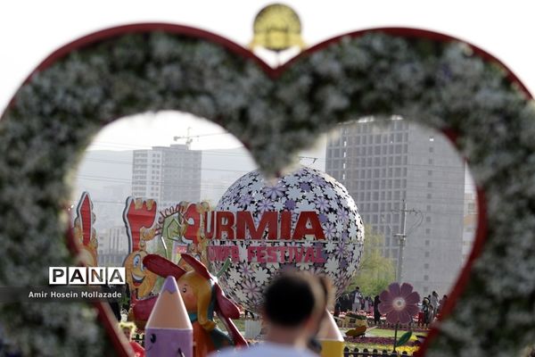 نهمین جشنواره گل‌ها در ارومیه