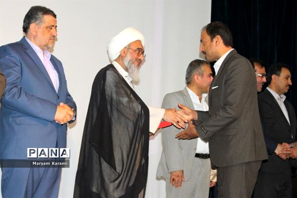تقدیر از معلمان برتر استانی و منطقه ای آموزش و پرورش  استان بوشهر-2