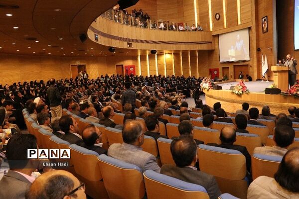 آیین تجلیل از معلمان منتخب شهرستان مشهد