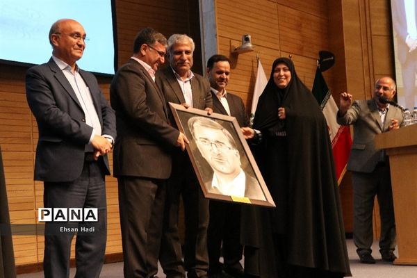 آیین تجلیل از معلمان منتخب شهرستان مشهد