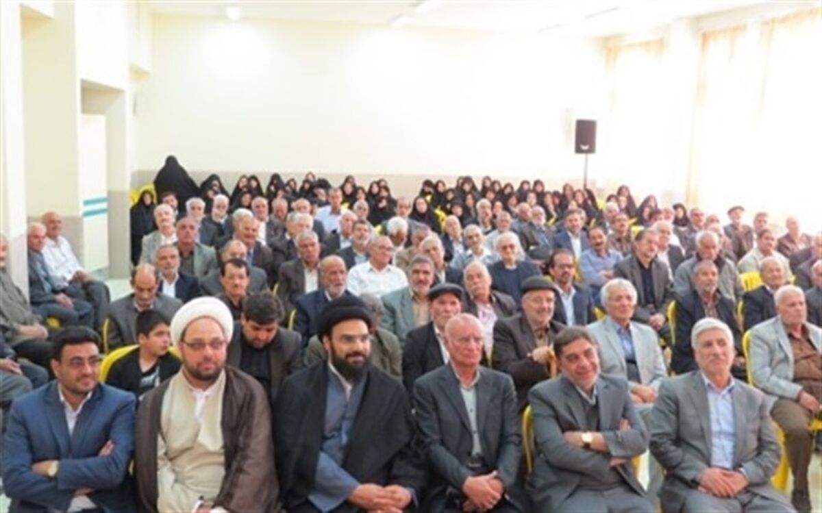 تجلیل از بازنشستگان مدیریت آموزش وپرورش شهرستان اردستان انجام شد