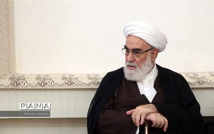 محمدی گلپایگانی: هر حلقومی که ندای اختلاف از آن بلند می‌شود کار شیطان و دشمن است