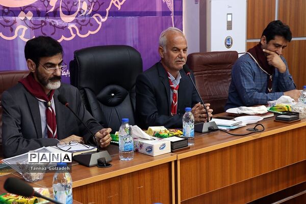 نشست هماهنگی پوشاک و سرویس مدارس در سازمان دانش‌آموزی خوزستان