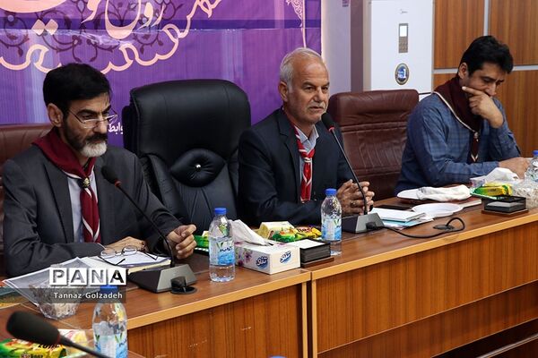 نشست هماهنگی پوشاک و سرویس مدارس در سازمان دانش‌آموزی خوزستان