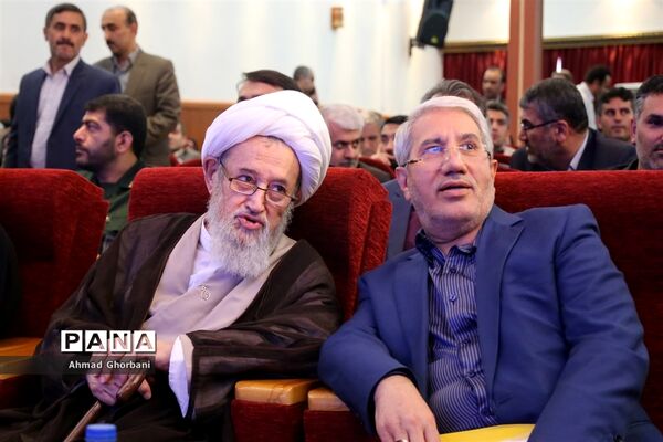 اهدای کمک‌های ستاد اجرایی فرمان امام به مناطق سیل‌زده مازندران