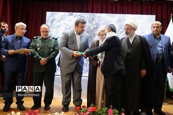 اهدای کمک‌های ستاد اجرایی فرمان امام به مناطق سیل‌زده مازندران