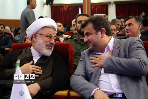 اهدای کمک‌های ستاد اجرایی فرمان امام به مناطق سیل‌زده مازندران