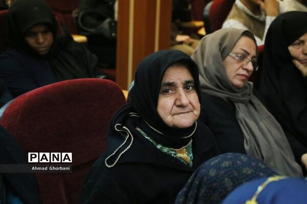 اهدای کمک‌های ستاد اجرایی فرمان امام به مناطق سیل‌زده مازندران