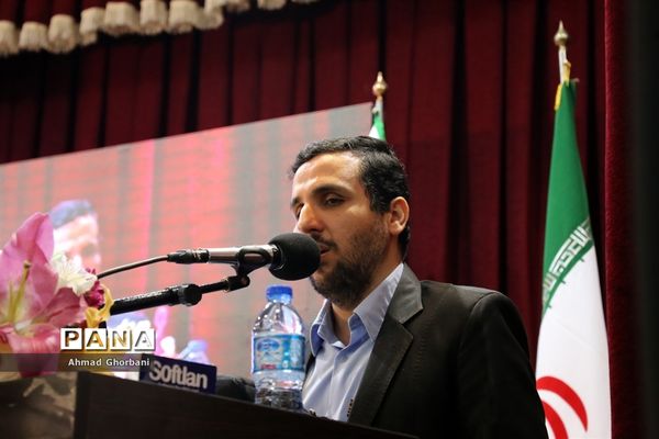 اهدای کمک‌های ستاد اجرایی فرمان امام به مناطق سیل‌زده مازندران