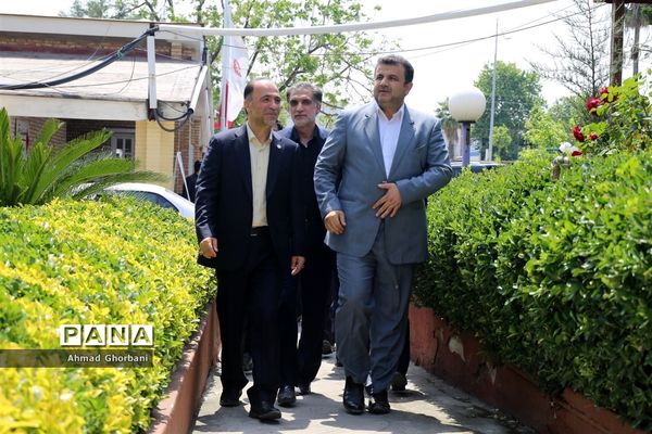 اهدای کمک‌های ستاد اجرایی فرمان امام به مناطق سیل‌زده مازندران