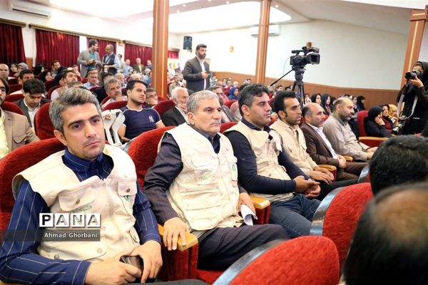 اهدای کمک‌های ستاد اجرایی فرمان امام به مناطق سیل‌زده مازندران