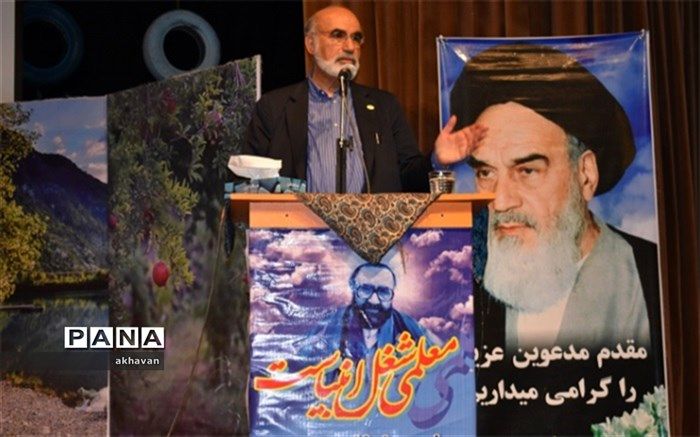 همایش منزلت علم و معلم در بهاباد برگزار شد