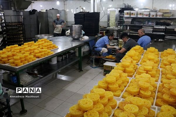 مراحل ساخت زولبیا و بامیه در ماه مبارک رمضان