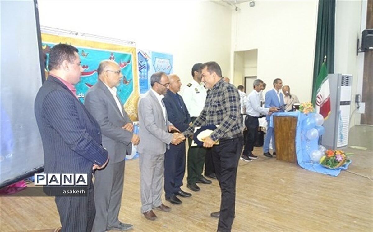 برگزاری آئین تجلیل از بازنشستگان و معلمان نمونه به مناسبت گرامیداشت هفته معلم در شادگان