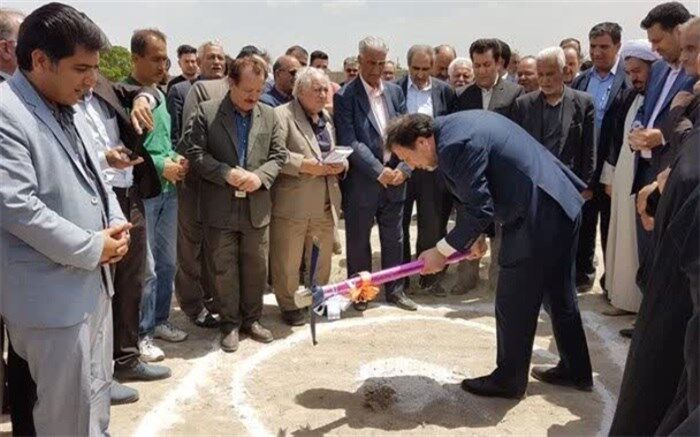 با حضور معاون آموزش متوسطه وزارت آموزش و پرورش آیین کلنگ زنی ۴ مدرسه خیرساز در شهرستان ملارد برگزارشد