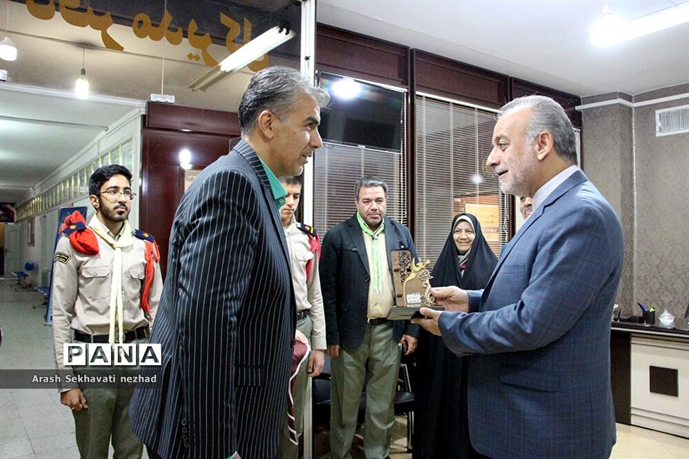 دیدار رئیس سازمان دانش‌آموزی استان خراسان جنوبی به همراه مربیان و پیشتازان سازمان دانش‌آموزی با مدیرکل آموزش و پرورش