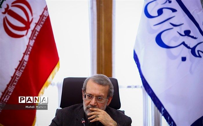 روایت لاریجانی از مخالفت اکثریت مجلس با افزایش قیمت بنزین