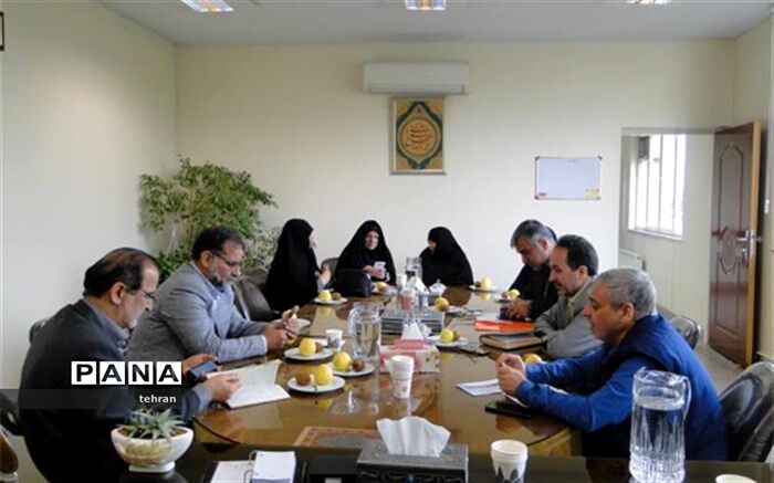 مدیر آموزش و پرورش منطقه 15: هدیه هفته معلم در جهت حمایت از تولیدات داخلی در قالب کالا اهدا شود
