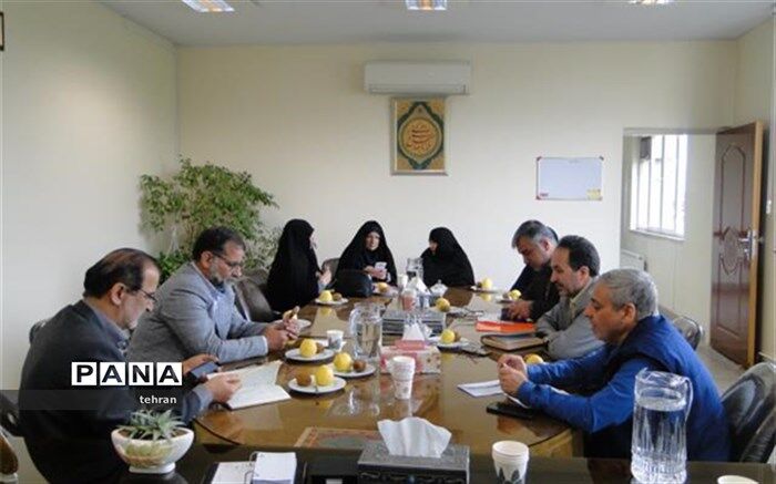 مدیر آموزش و پرورش منطقه 15: هدیه هفته معلم در جهت حمایت از تولیدات داخلی در قالب کالا اهدا شود
