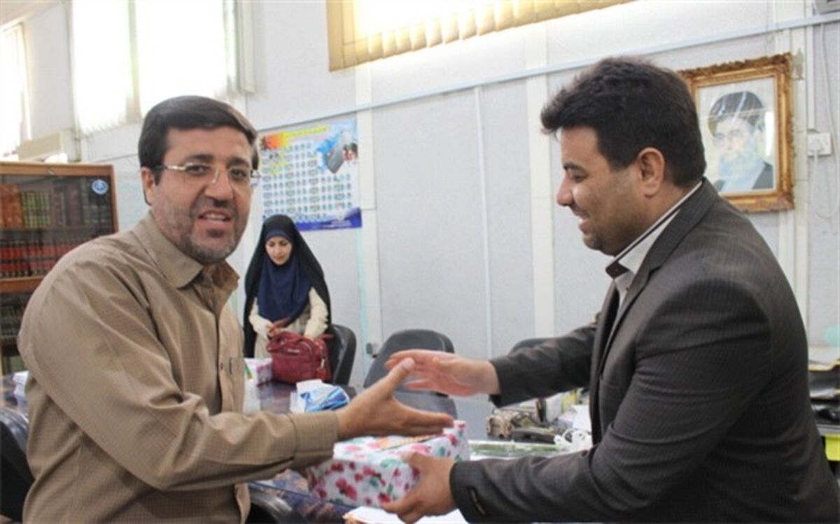 از کارشناسان سازمان دانش آموزی استان بوشهر تجلیل شد
