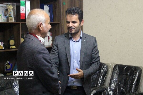 بازدید مربیان و پیشتازان ناحیه 2 اهواز از سازمان دانش‌آموزی خوزستان