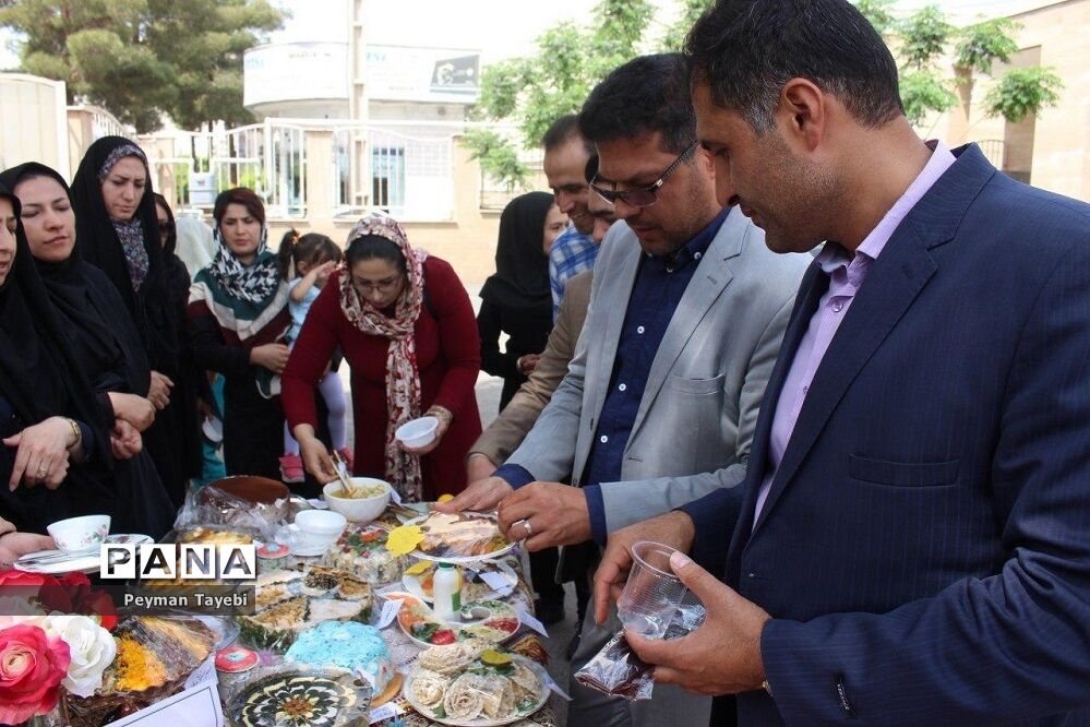 جشنواره سفیران سلامت در دبستان بعثت سمنان