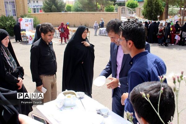 جشنواره سفیران سلامت در دبستان بعثت سمنان