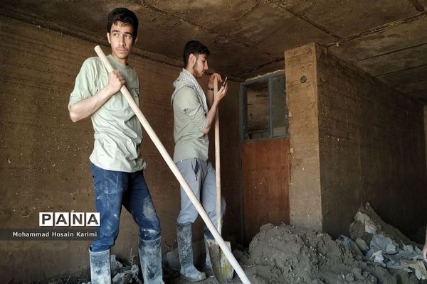 سیل مهربانی امام حسنی ها همراه با دانشجویان فرهنگیان سمنان در لرستان