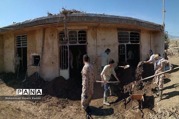 سیل مهربانی امام حسنی ها همراه با دانشجویان فرهنگیان سمنان در لرستان