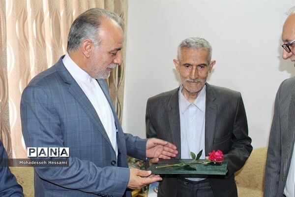 دیدار مدیرکل آموزش و پرورش با خانواده شهدا، جانبازان و بیماران فرهنگی در هفته بزرگداشت مقام معلم