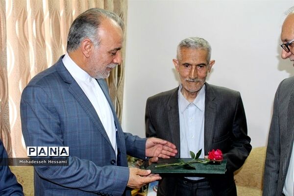 دیدار مدیرکل آموزش و پرورش با خانواده شهدا، جانبازان و بیماران فرهنگی در هفته بزرگداشت مقام معلم